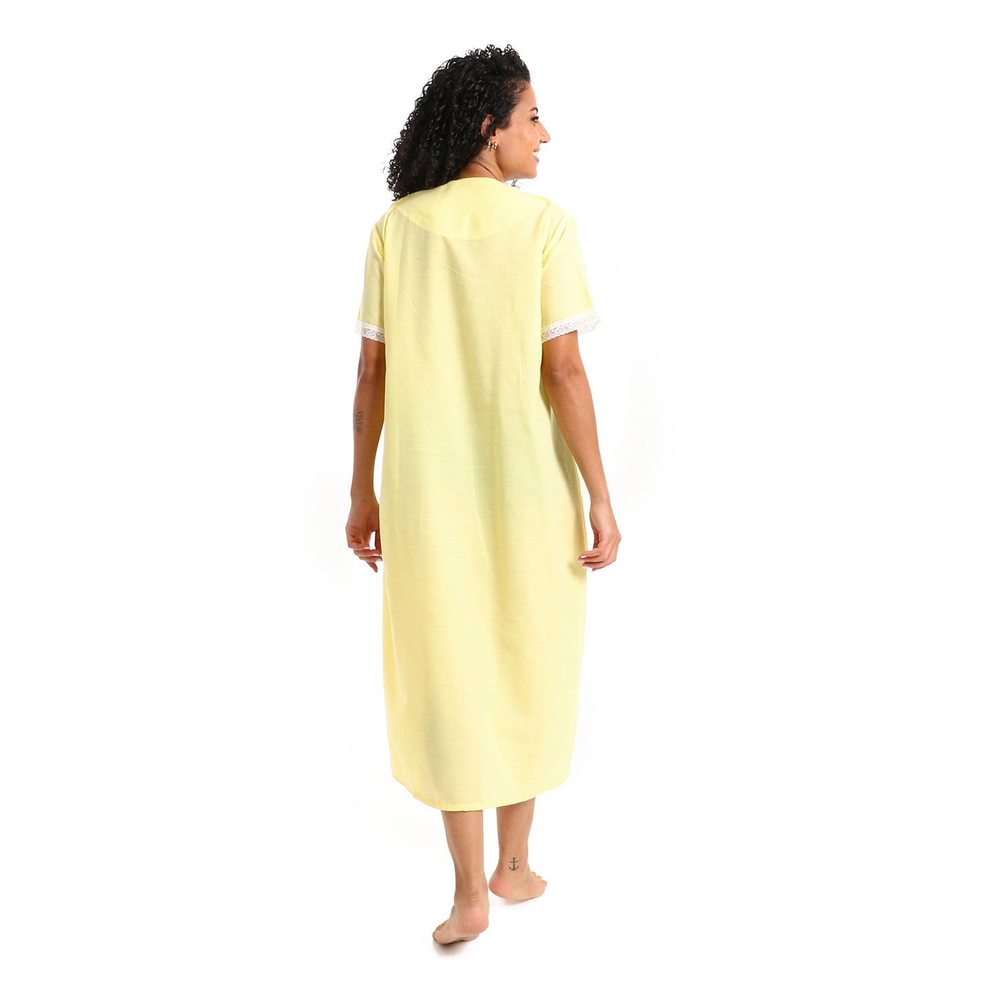 897 قميص نوم قصير بالدانتيل على الصدر