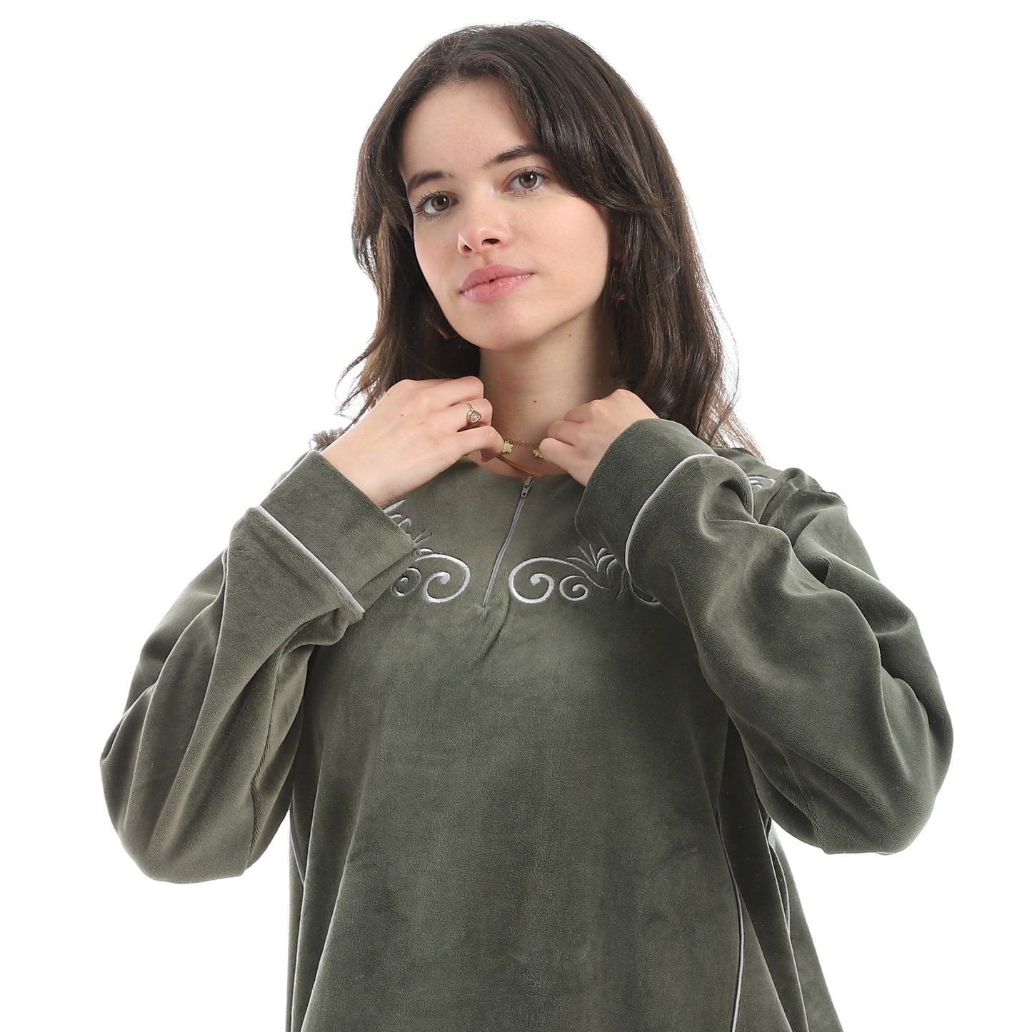 D26-W26 قميص نوم قطيفة مطرز بسوستة