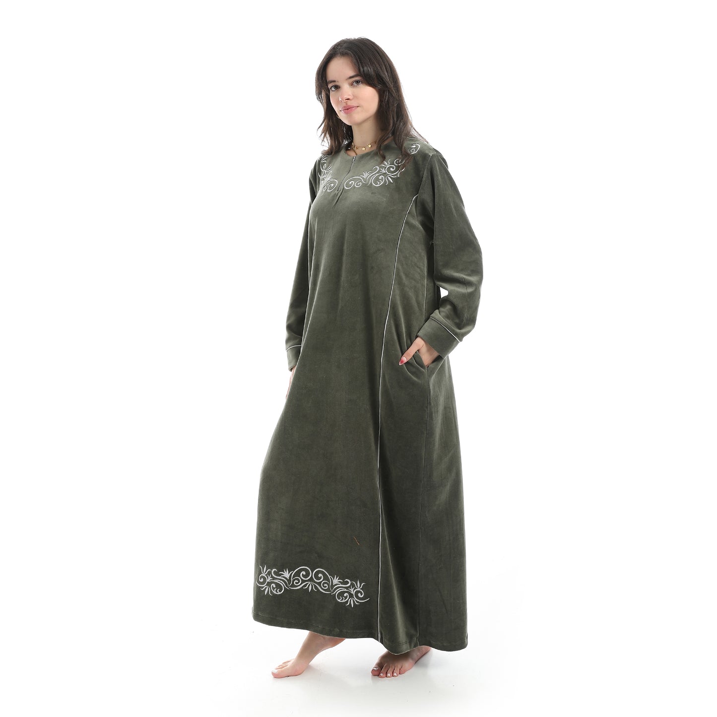 D26-W26 قميص نوم قطيفة مطرز بسوستة