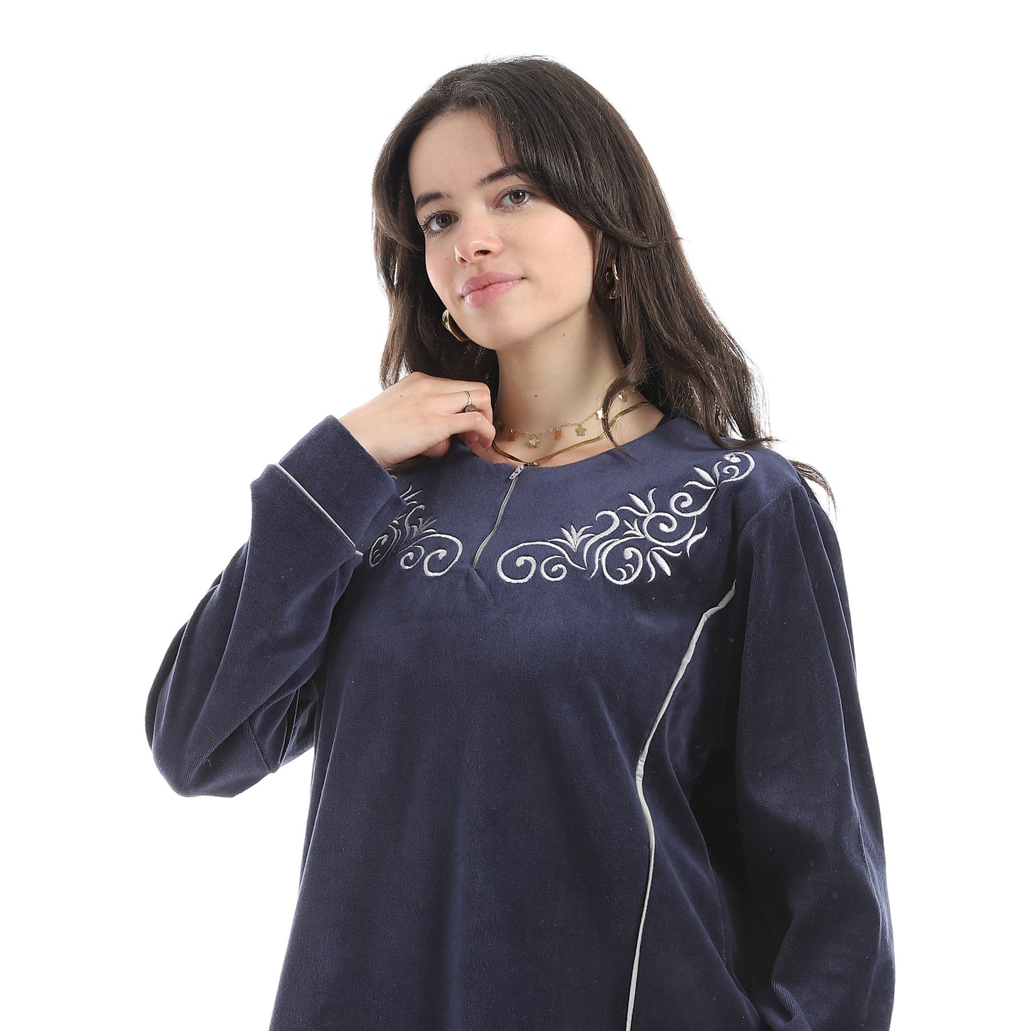 D26-W26 قميص نوم قطيفة مطرز بسوستة