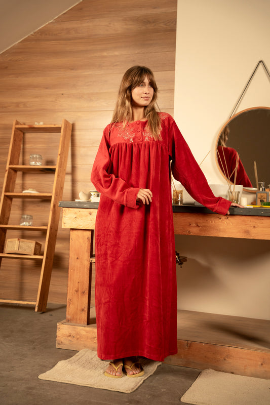 D17-W26 قميص نوم قطيفة مطرز بسفرة