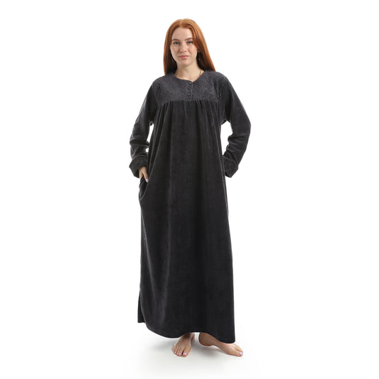 D23-W26 قميص نوم قطيفة مطرز بسفرة