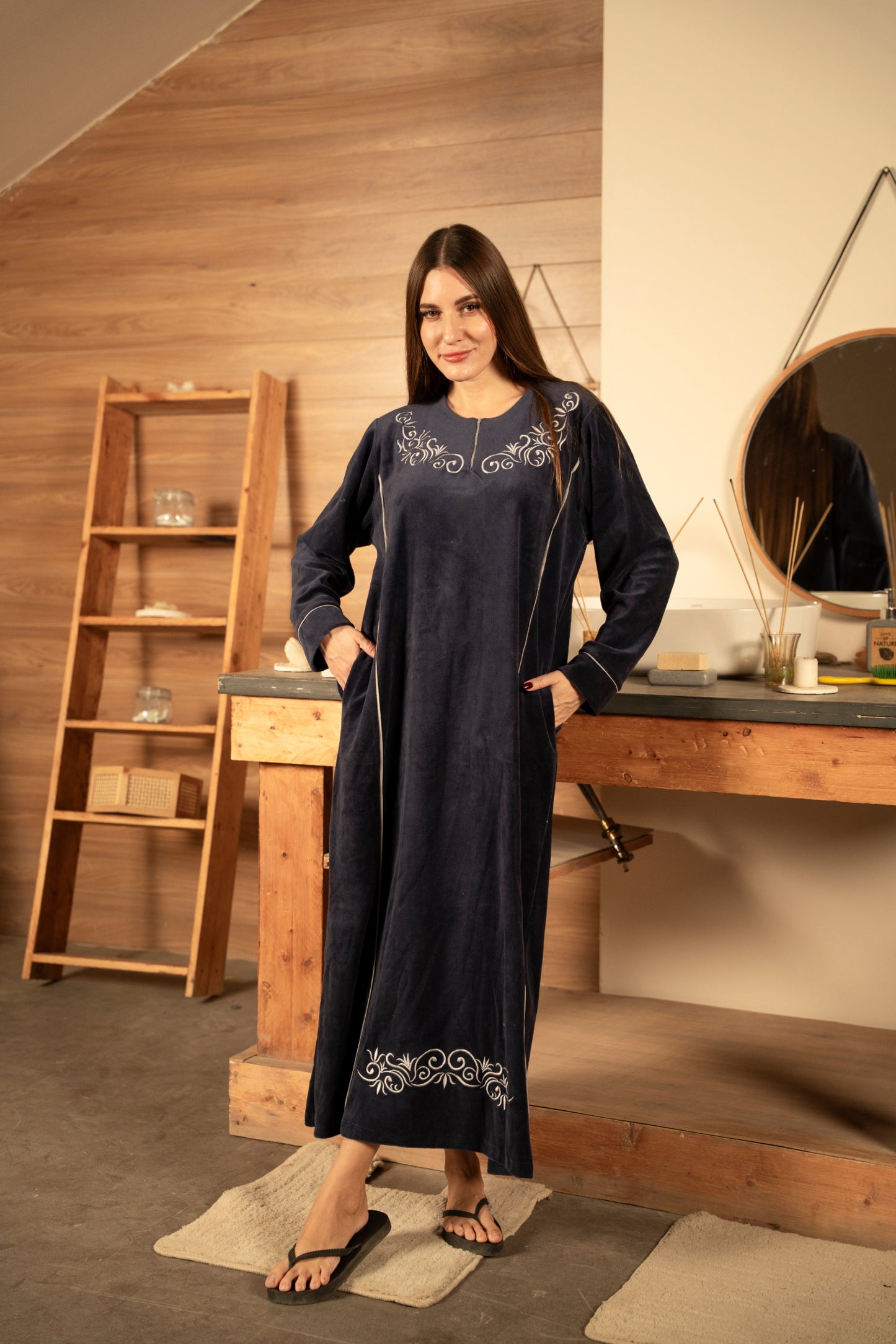 D26-W26 قميص نوم قطيفة مطرز بسوستة