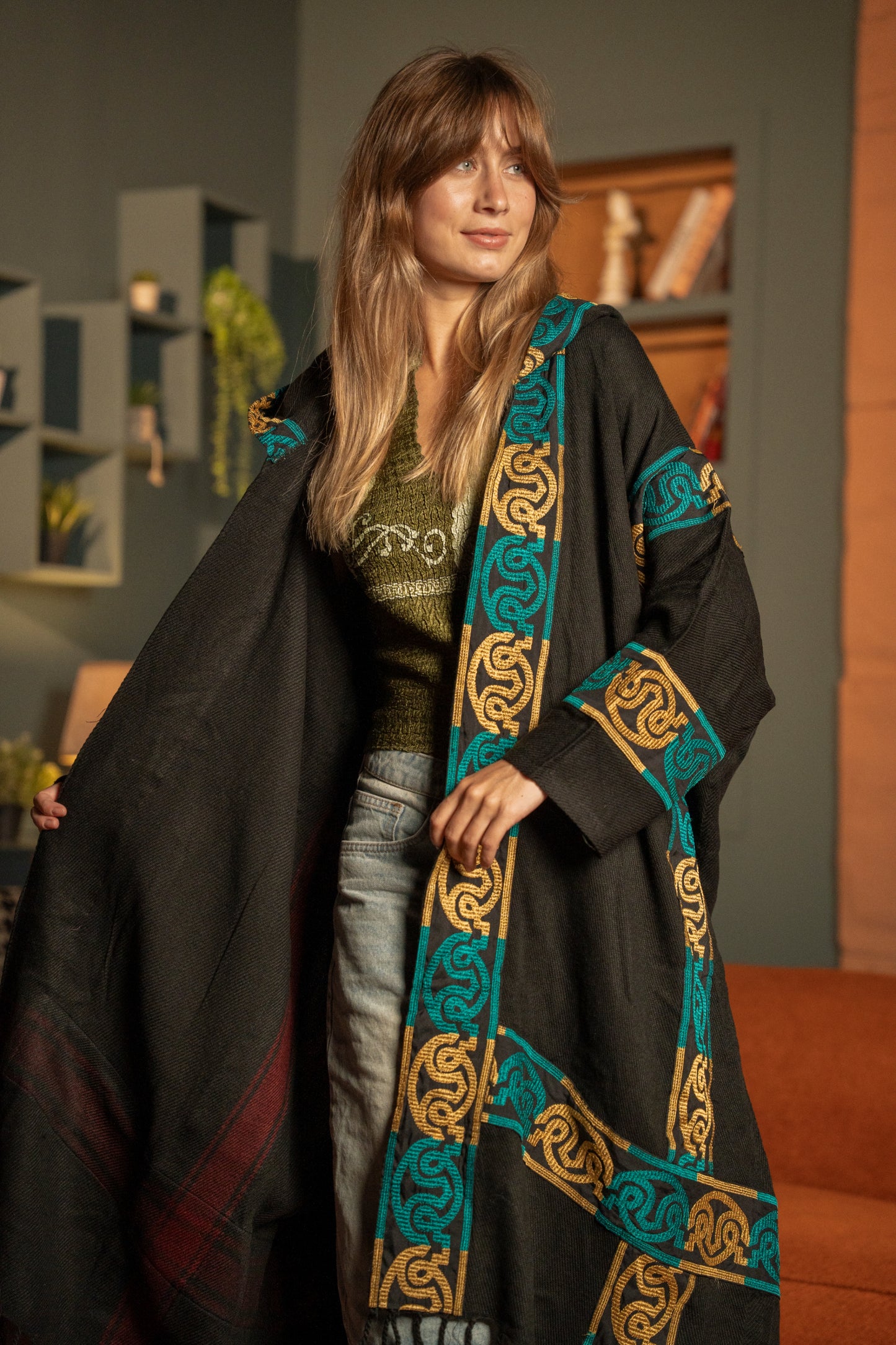 9055 شال حريمي صوف مطرز